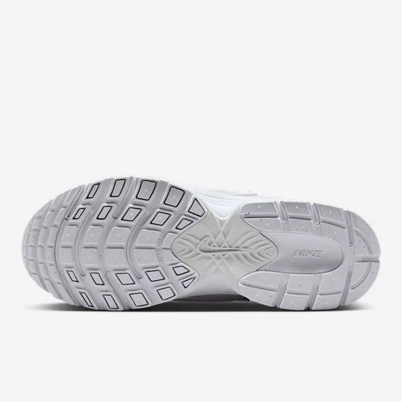 Nike V5 RNR women’s shoes - Picture 2 of 10